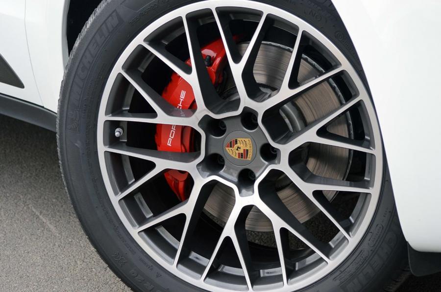  Porsche Macan Turbo 2015 года  (фото 4 из 84)
